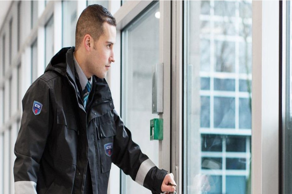 Top 8 Reasons Why Everyone Should Hire Concierge Security Guard Services!