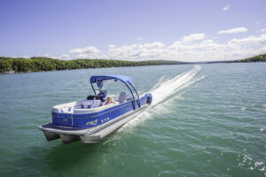 Best Pontoon Boat Engine: Buying Guide